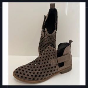 Musse & Cloud, Brown Leather Diamond Cutout Ankle Booties